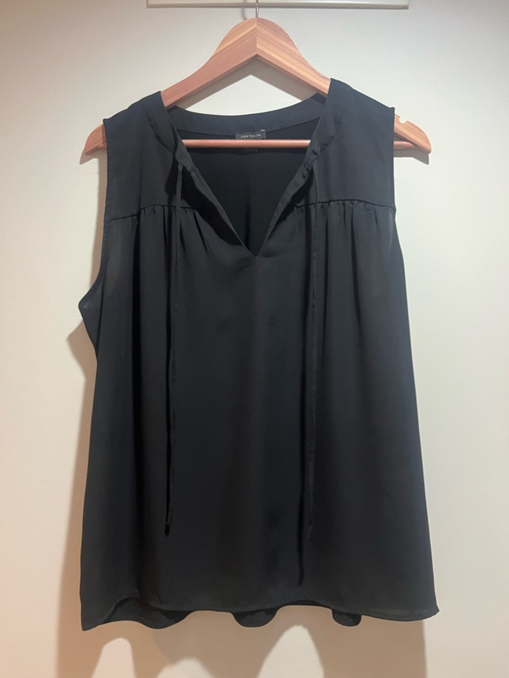 Ann Taylor Black Sleeveless Tie-Neck Camisole